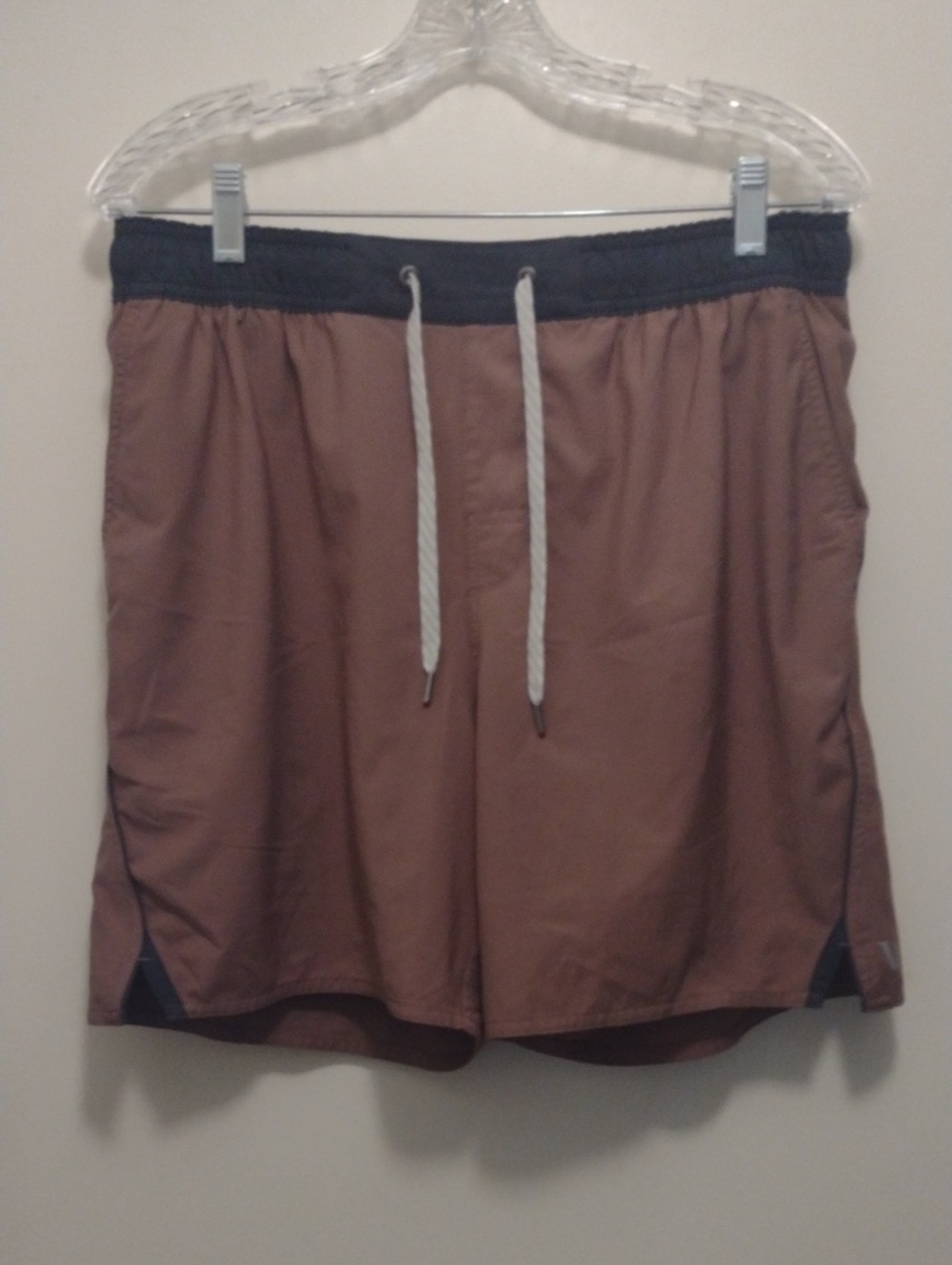 Vuori Men's Brown Athletic Shorts (J1330)